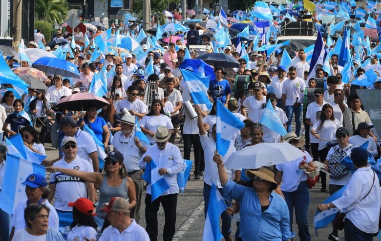 Church march in Honduras sparks political debate and highlights ruling party tensions